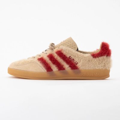 Trainers Adidas Women Gazelle Indoor Magic Beige / Team Victory Red / Gum